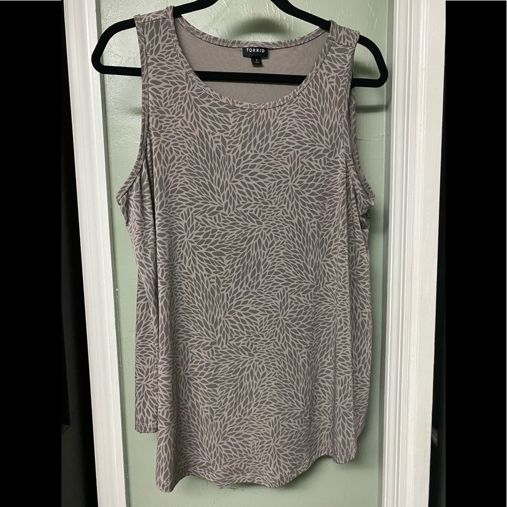 Torrid size 1 sleeveless blouse